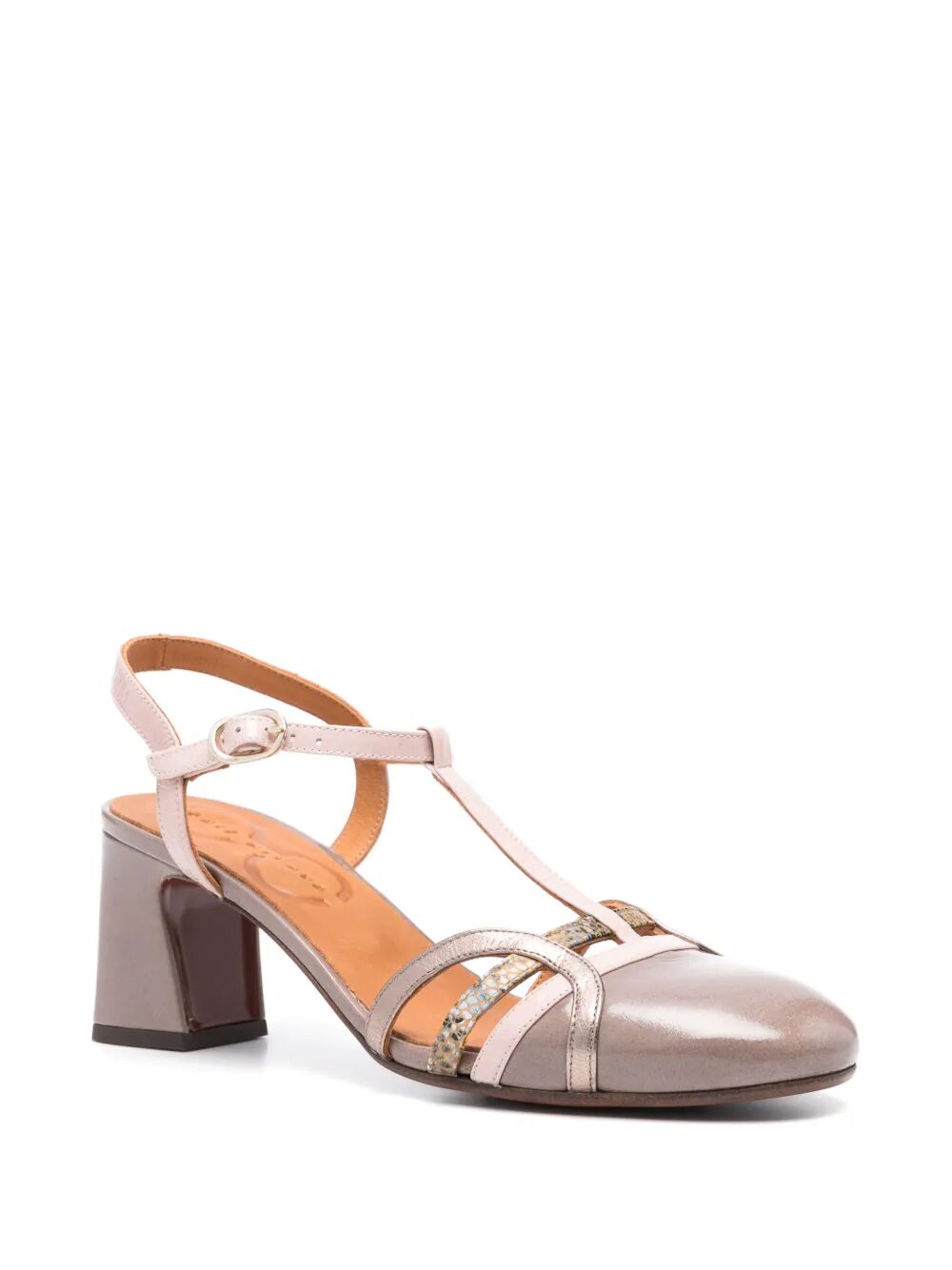 Scarpa chiusa con tacco