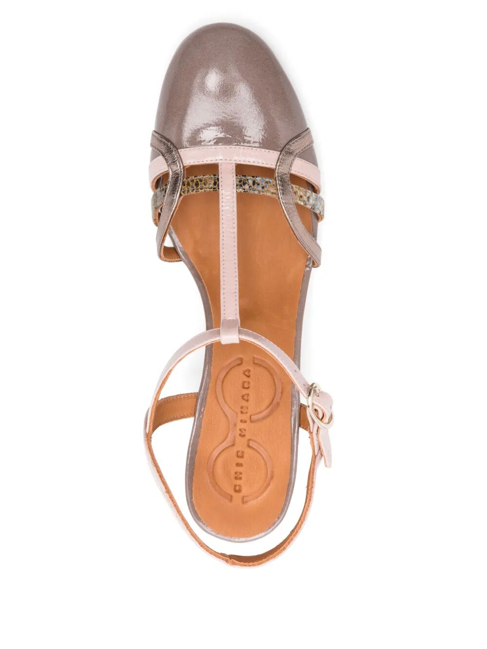 Scarpa chiusa con tacco