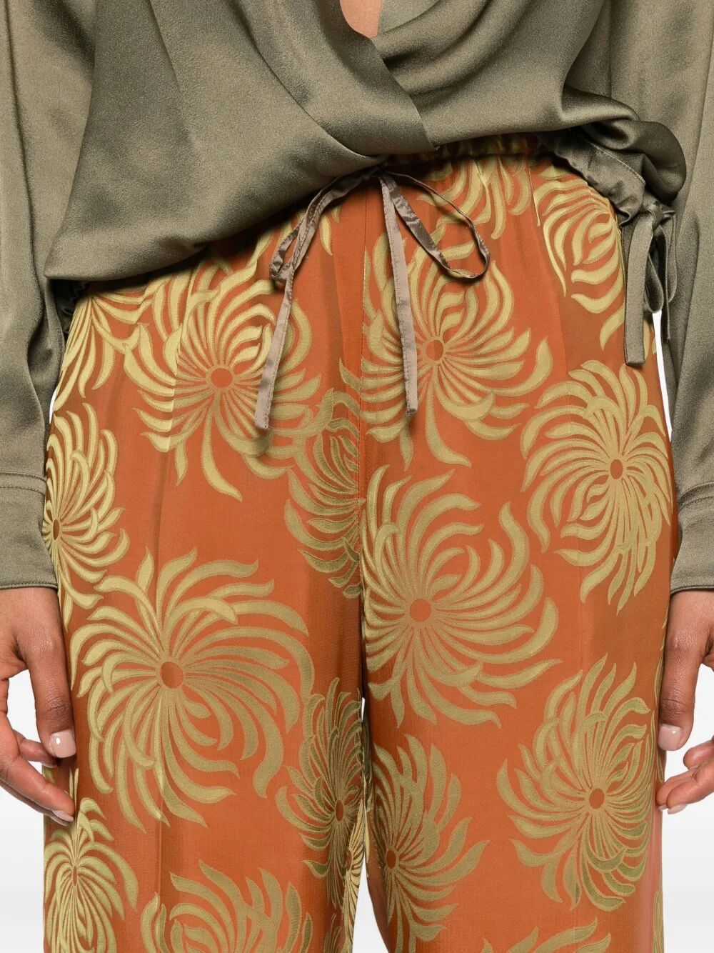 Pantaloni ampi
