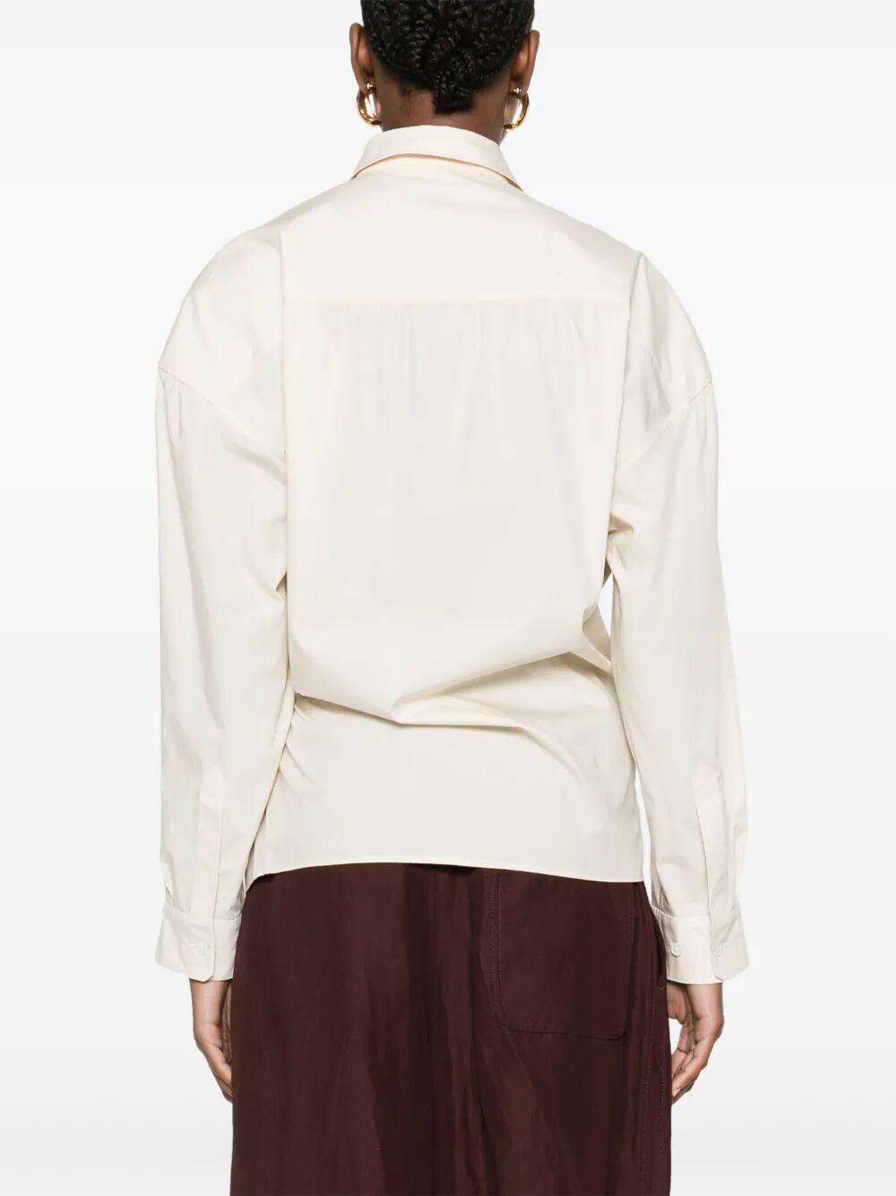 Camicia con bottone svasato