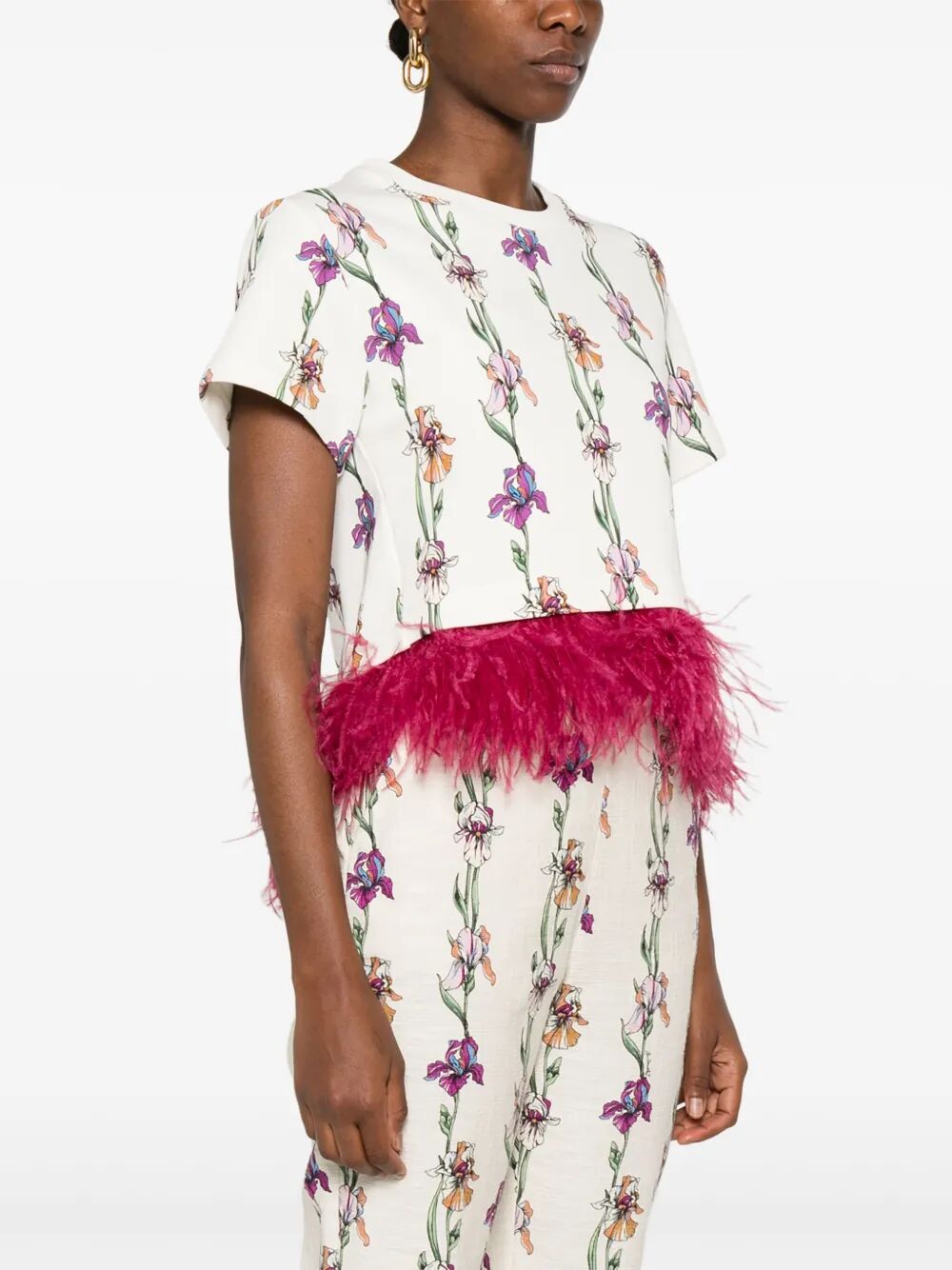 Tshirt crop con piume sull`orlo