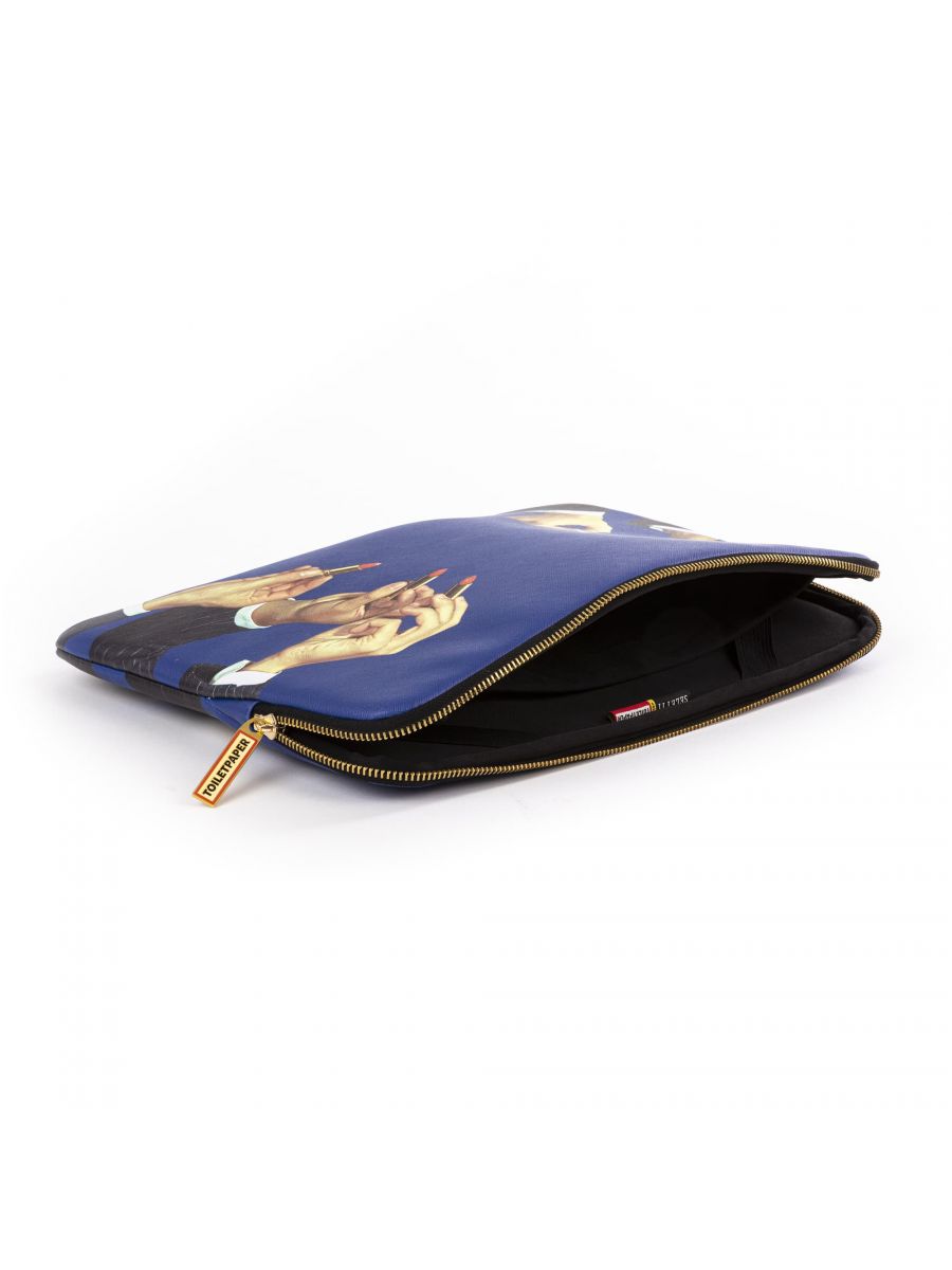 CUSTODIA LAPTOP IN PU STAMPATO "TOILETPAPER" Cm. 34,5x25x2 - LIPSTICKS