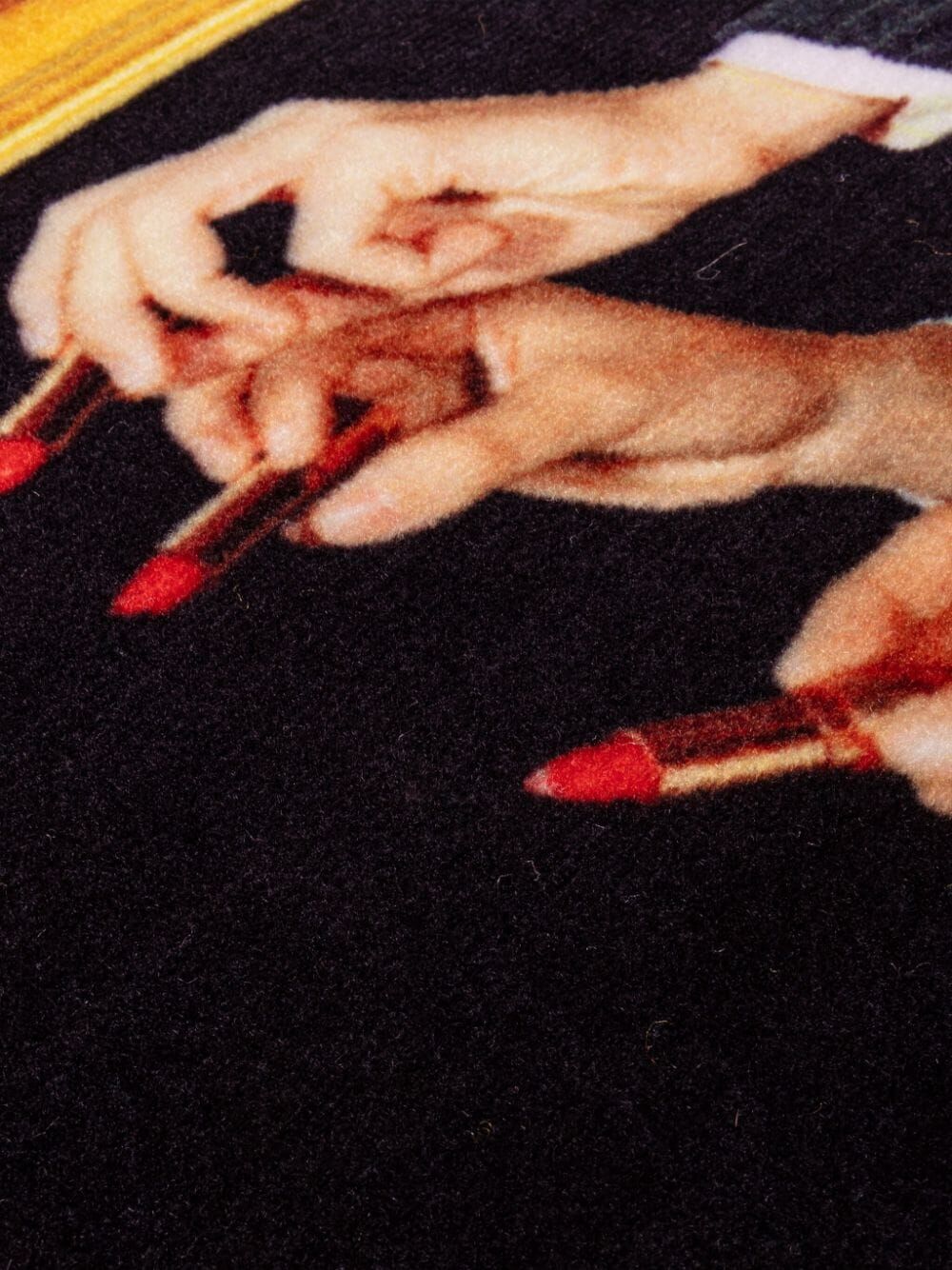 MAT LIPSTICK BLACK TOILETPAPER CM 60X90