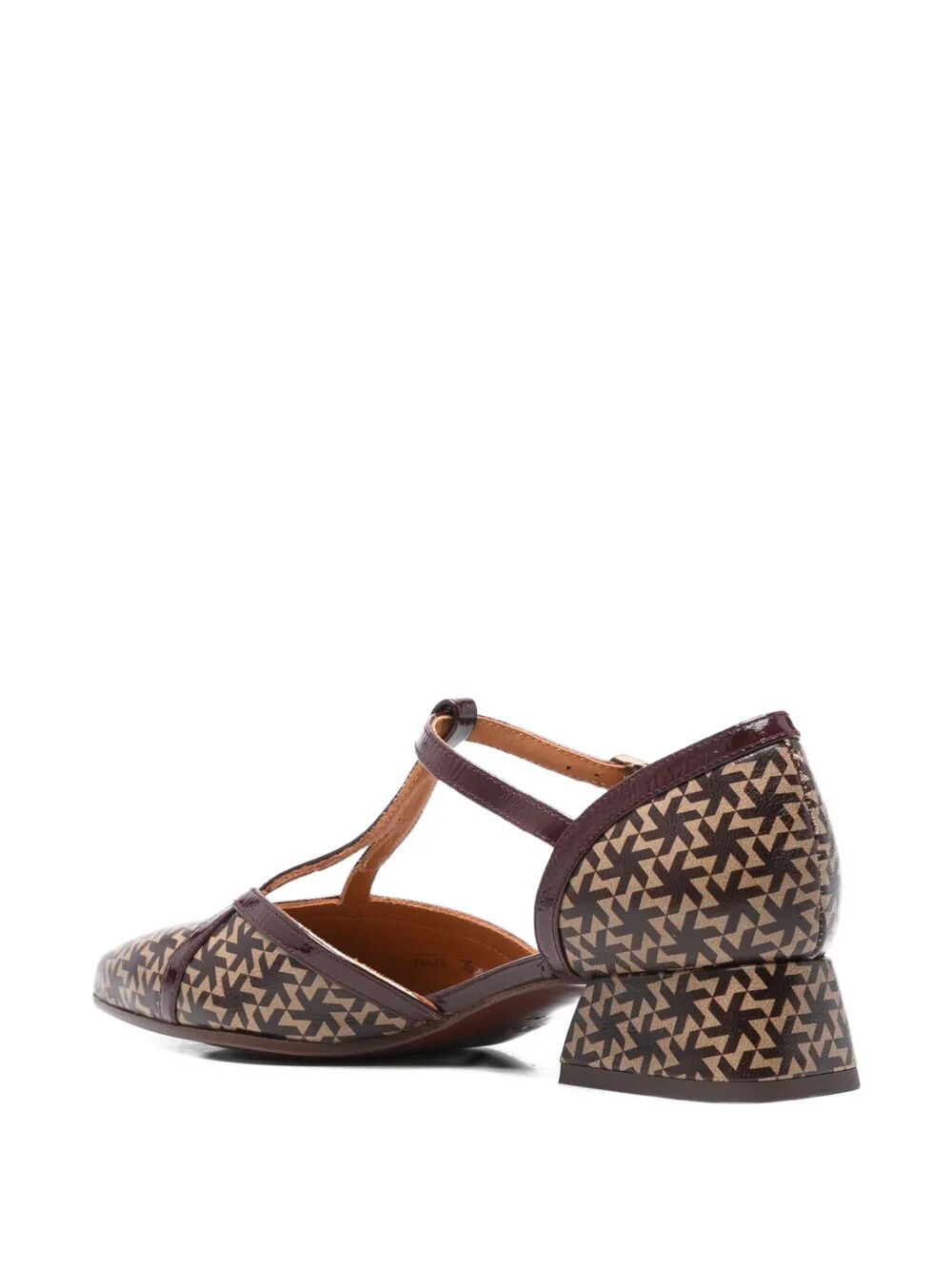 Scarpa con tacco basso