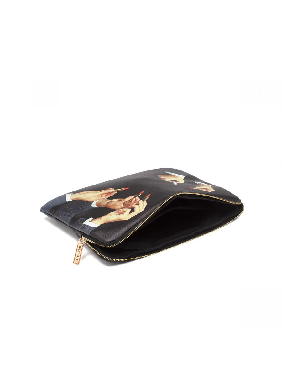 CUSTODIA LAPTOP IN PU STAMPATO"TOILETPAPER"Cm. 34,5x25x2-LIPSTICKS BLAC
