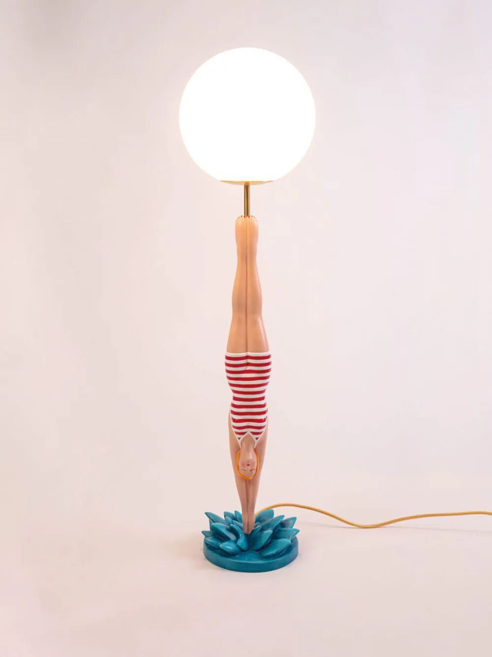 LAMPADA DA TAVOLO IN RESINA LADY DIVER CM25 ROSSO