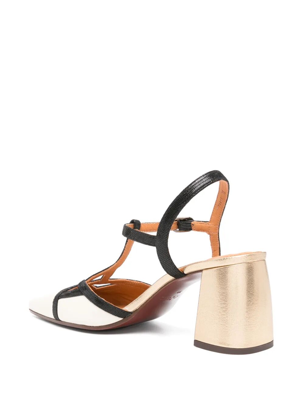 Scarpa chiusa con tacco