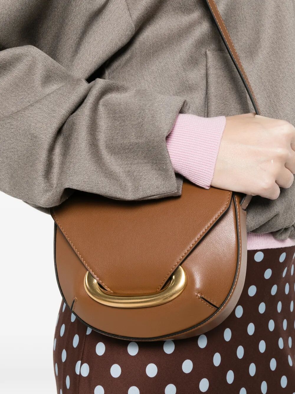 Borsa in pelle marrone con tracolla e chiusura in oro