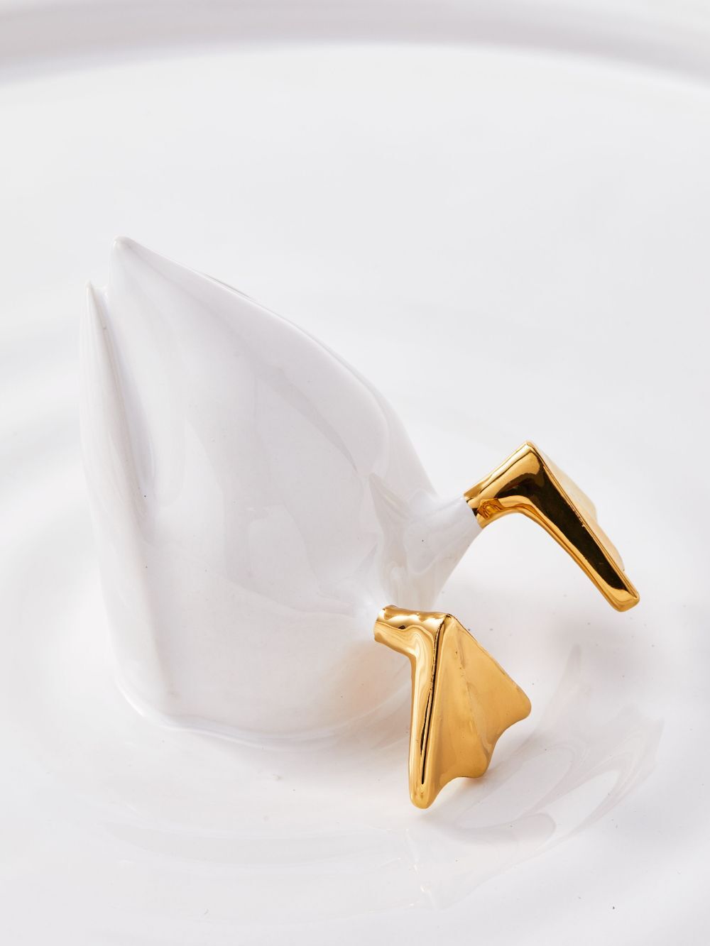 plate diving duck whitegold