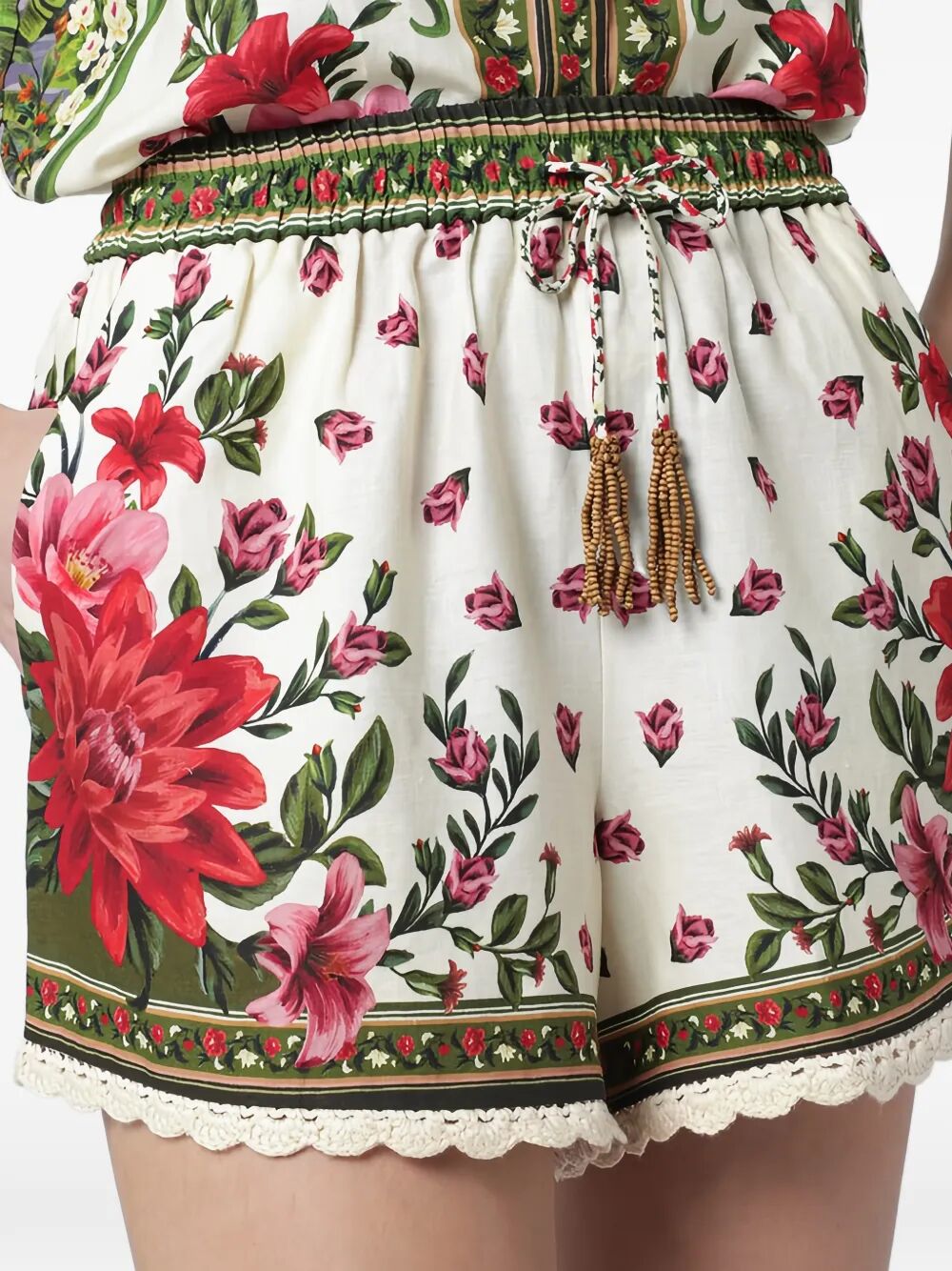 Pantaloncini corti con motivo floreale