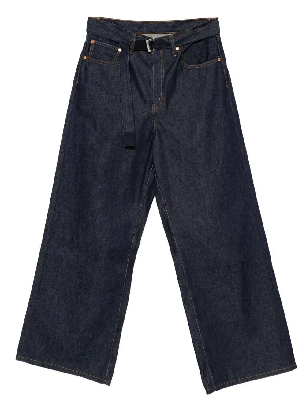 Baggy jeans with belt