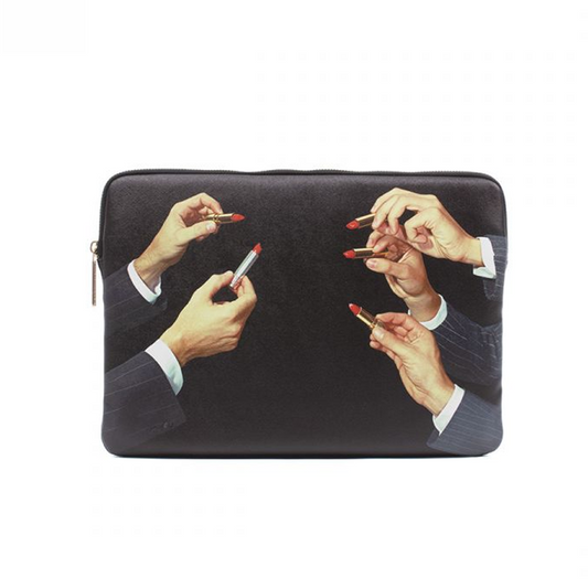 CUSTODIA LAPTOP IN PU STAMPATO"TOILETPAPER"Cm. 34,5x25x2-LIPSTICKS BLAC