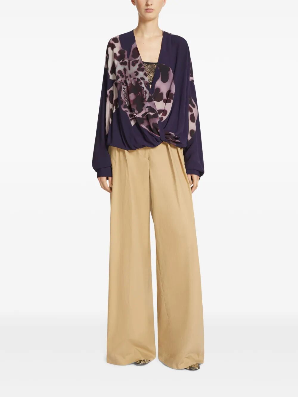 Blusa con scollo profondo
