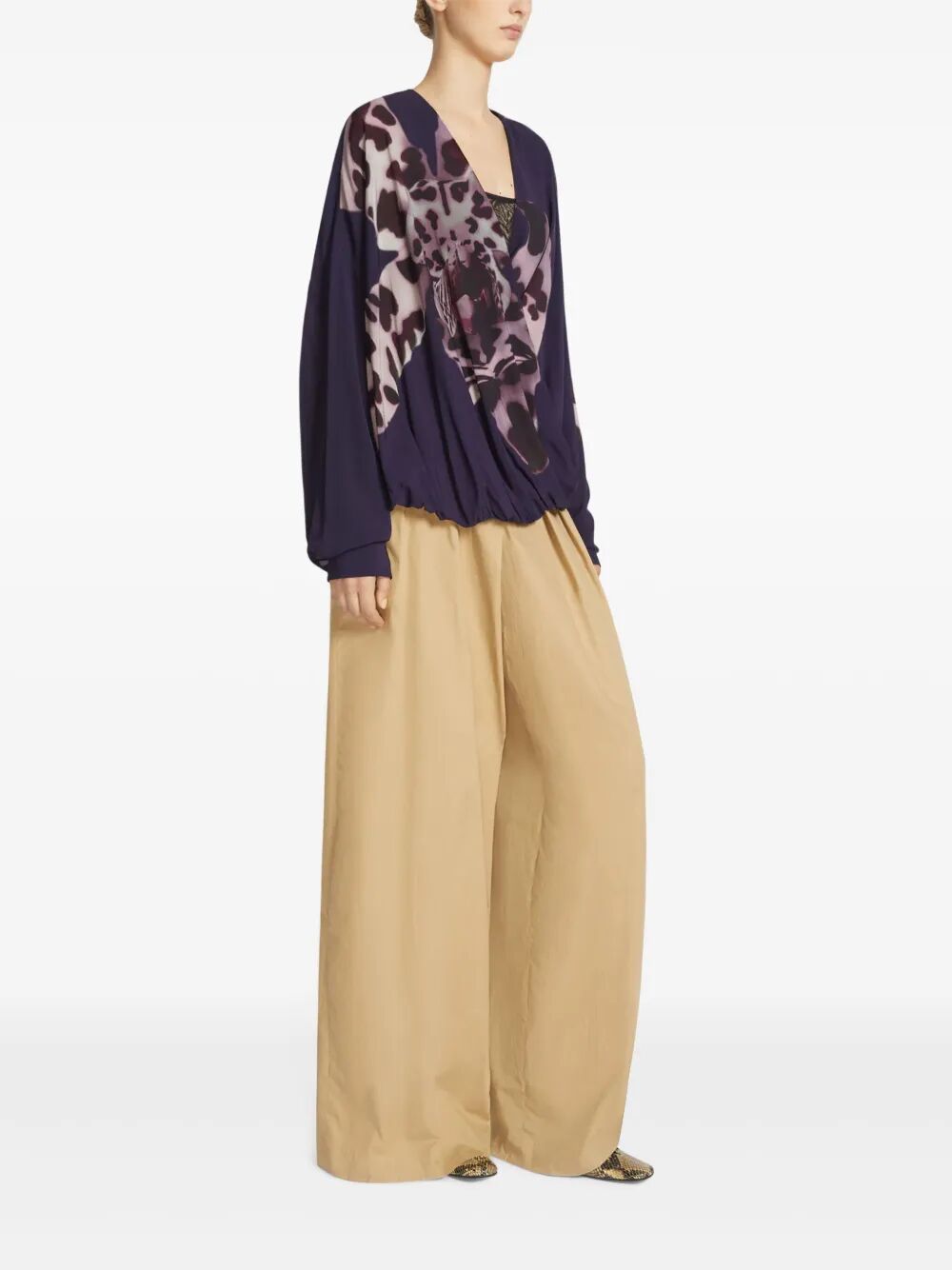 Blusa con scollo profondo