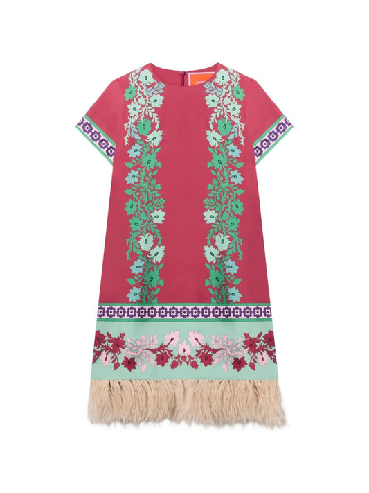 Abito a maniche corte con stame e piume sul orlo