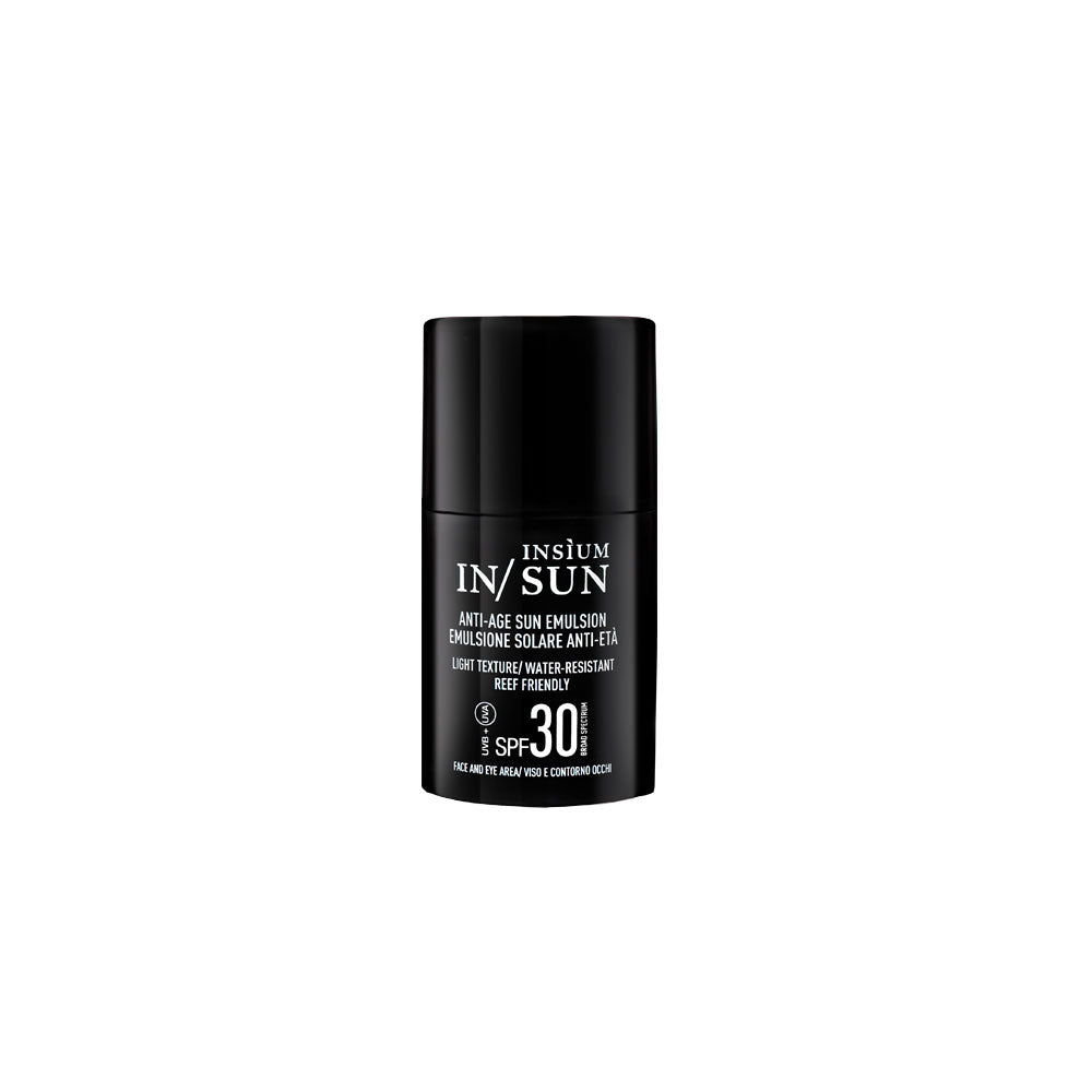 An all-round anti-age treatment enhanced with innovative invisible filters that provide broad-spectrum protection for the face, eye area, neck and décolleté.