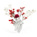 Love in bloom is a heart-shaped vase that looks like it comes out of a human anatomy essay. A modern love translated into a romantic but unpredictable gift. It’s not a dream, it’s love in bloom. It’s not springtime, it’s love in bloom.